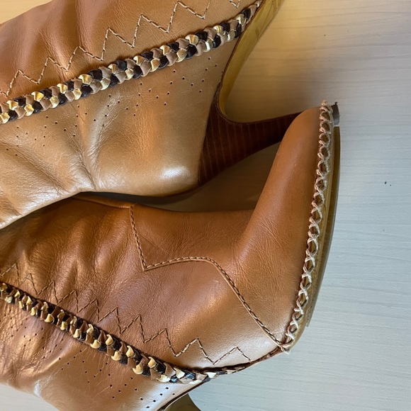 Gorgeous Leather braided tall boots - Picture 4 of 9